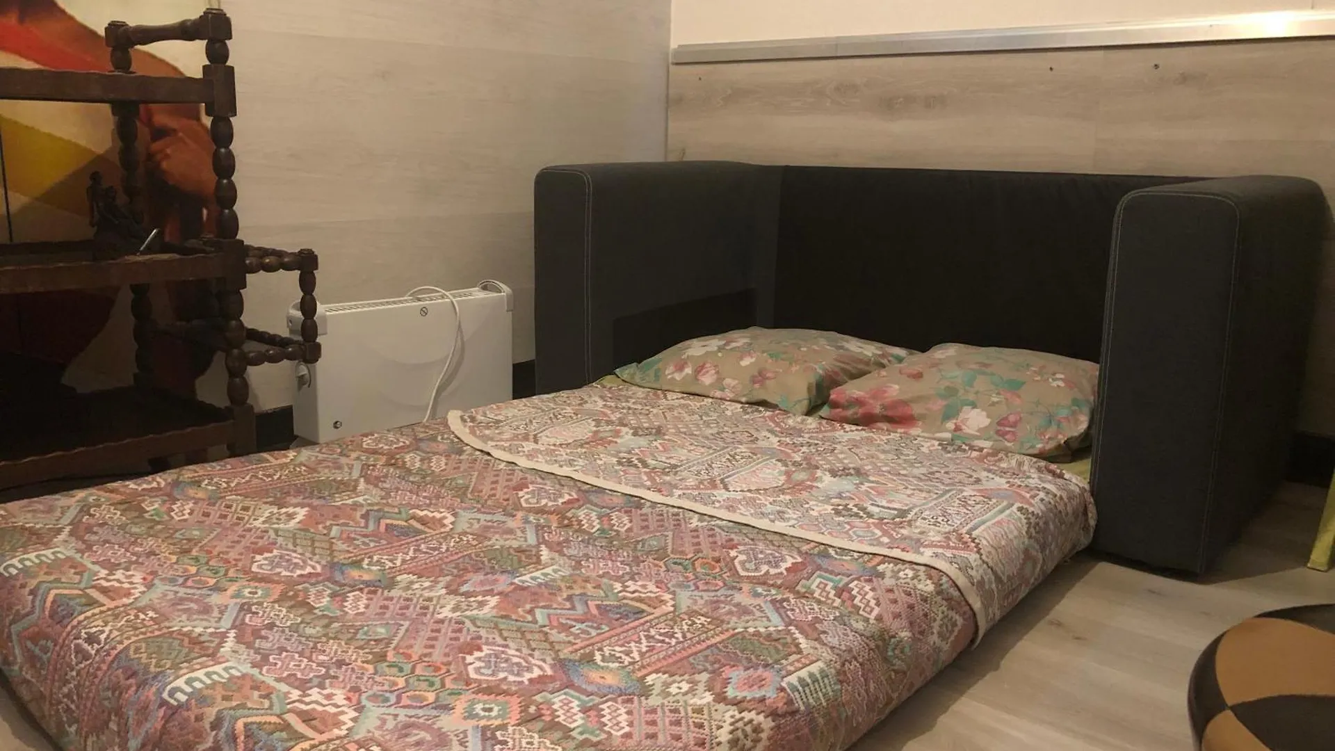 Guesthouse Familial Pour 1 A 5 Personnes De 42M2-Accessible Handic - Rez De Chaussee-Vues Sur Rue Et Patio Prive - Sejour,Chambre Separee,Cuisine,Salle De Bain,Lit Double Et 2 Canape-Lit - Entree De La Rue Berzelius-5 Minutes Du Metro Brochant-Ligne1 Paris France