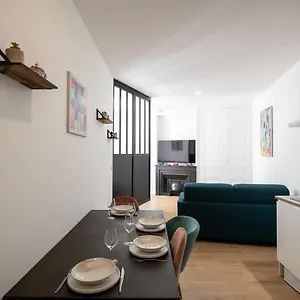 larty-tres-joli-studio-moderne-tout-confort-proche-place-valmy.hotels-rhonealpes.com/